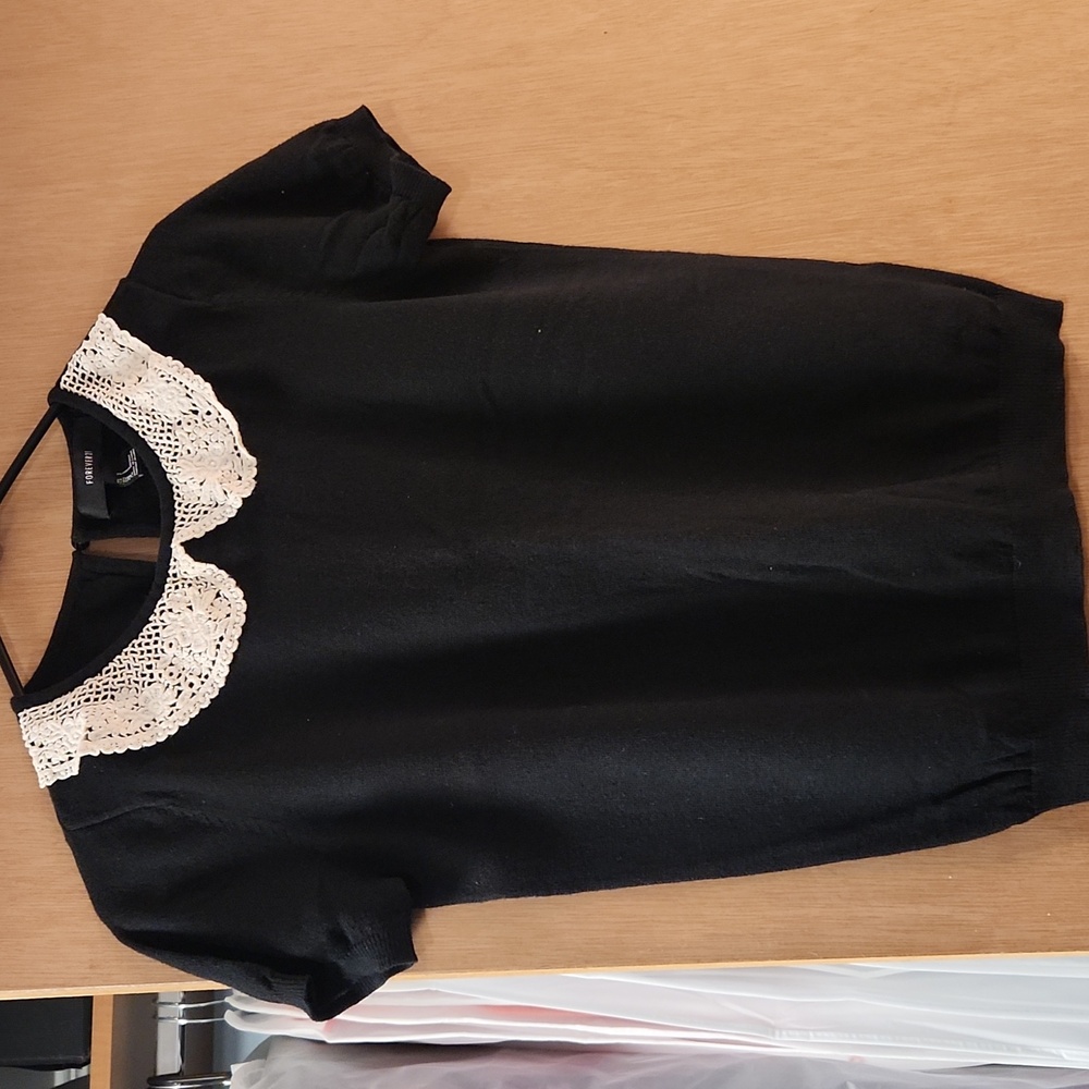Adorable S black short sleeve sweater top with lace
